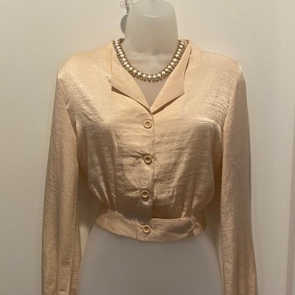 Pretty Little Thing Light Peach Long Sleeve Button Up Crop Top - Picture 2 of 6